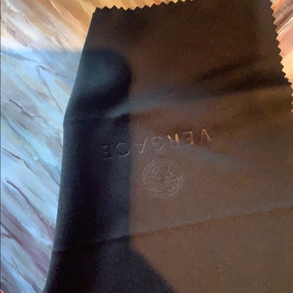 Versace - Picture 4 of 8